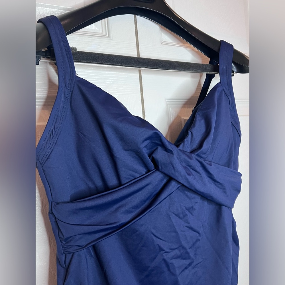 Lands' End Women's V-neck underwire Tankini Swim Top in Navy Blue - Picture 5 of 15
